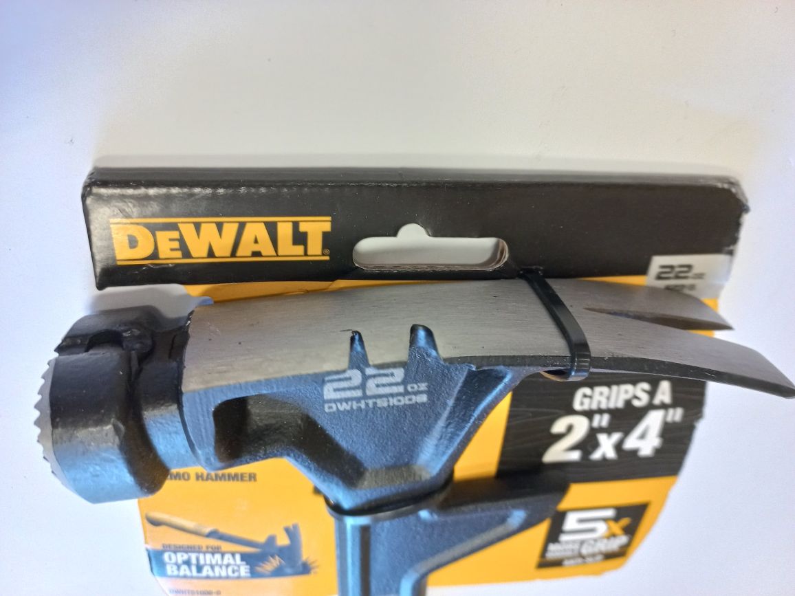 Чук DeWALT 22oz стоманен /624гр.