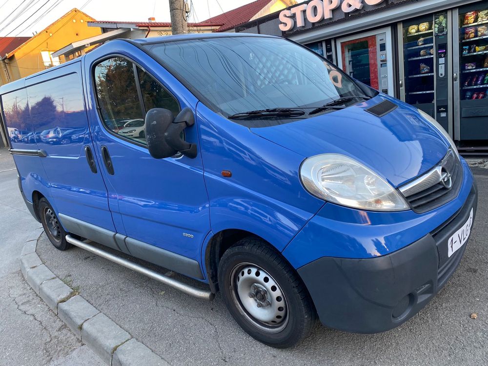 Opel Vivaro 2.0cdti 115 cl 2011 2 usi laterale 6300 EUR