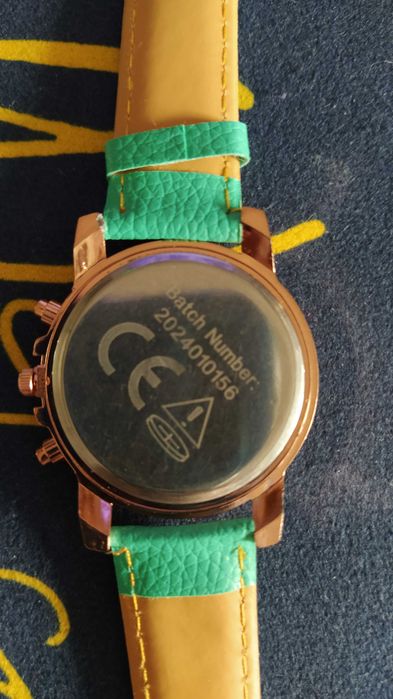 Vand Ceas de culoare VERDE nou cu blocare cheita de pornire