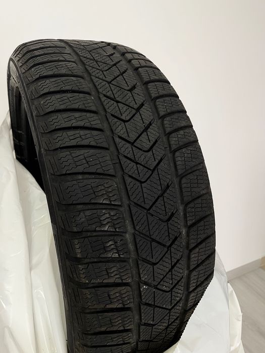 Anvelope Iarna Pirelli 245 45 18 M+S  stare excelenta
