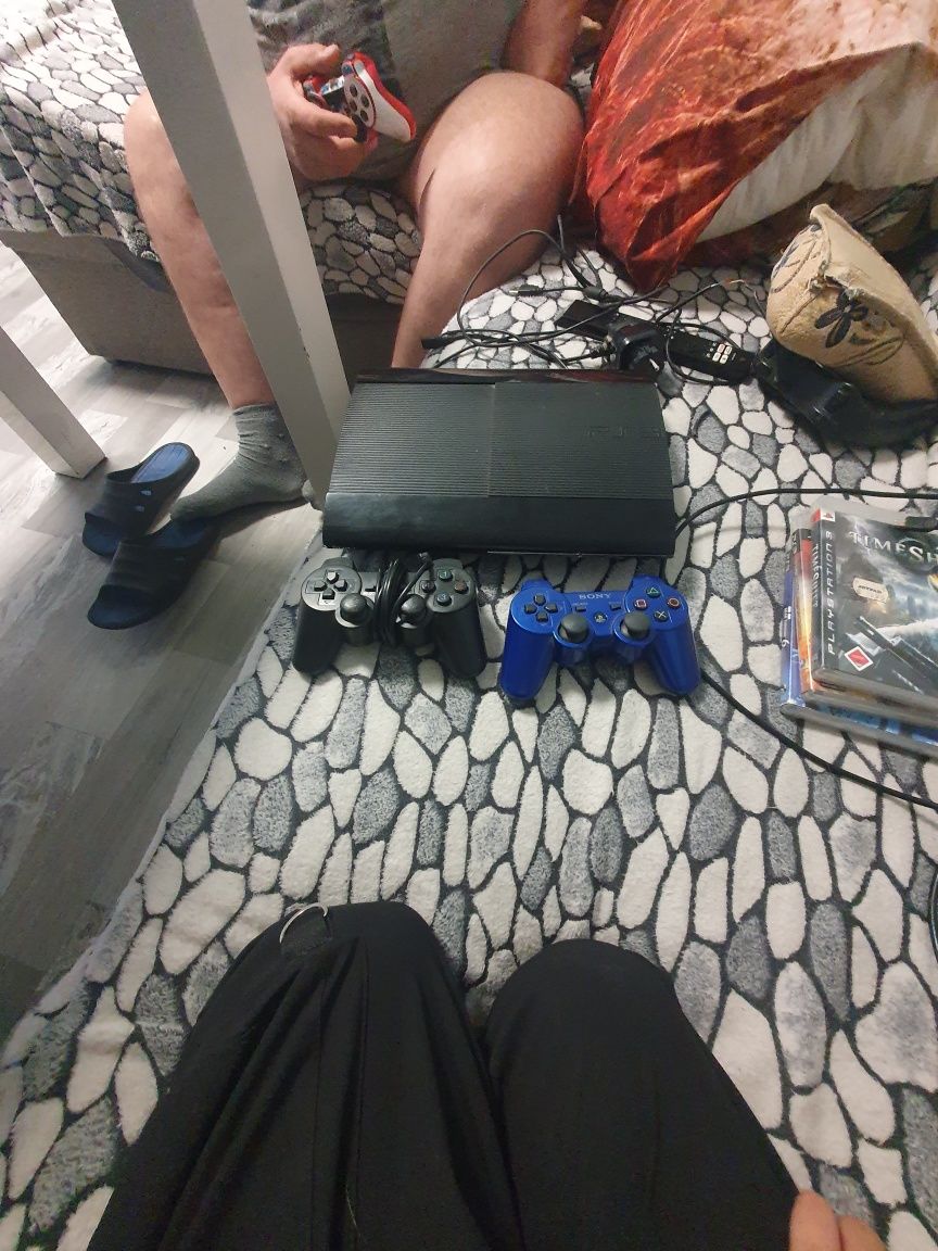 продавам PS3 модел CECH-4203C