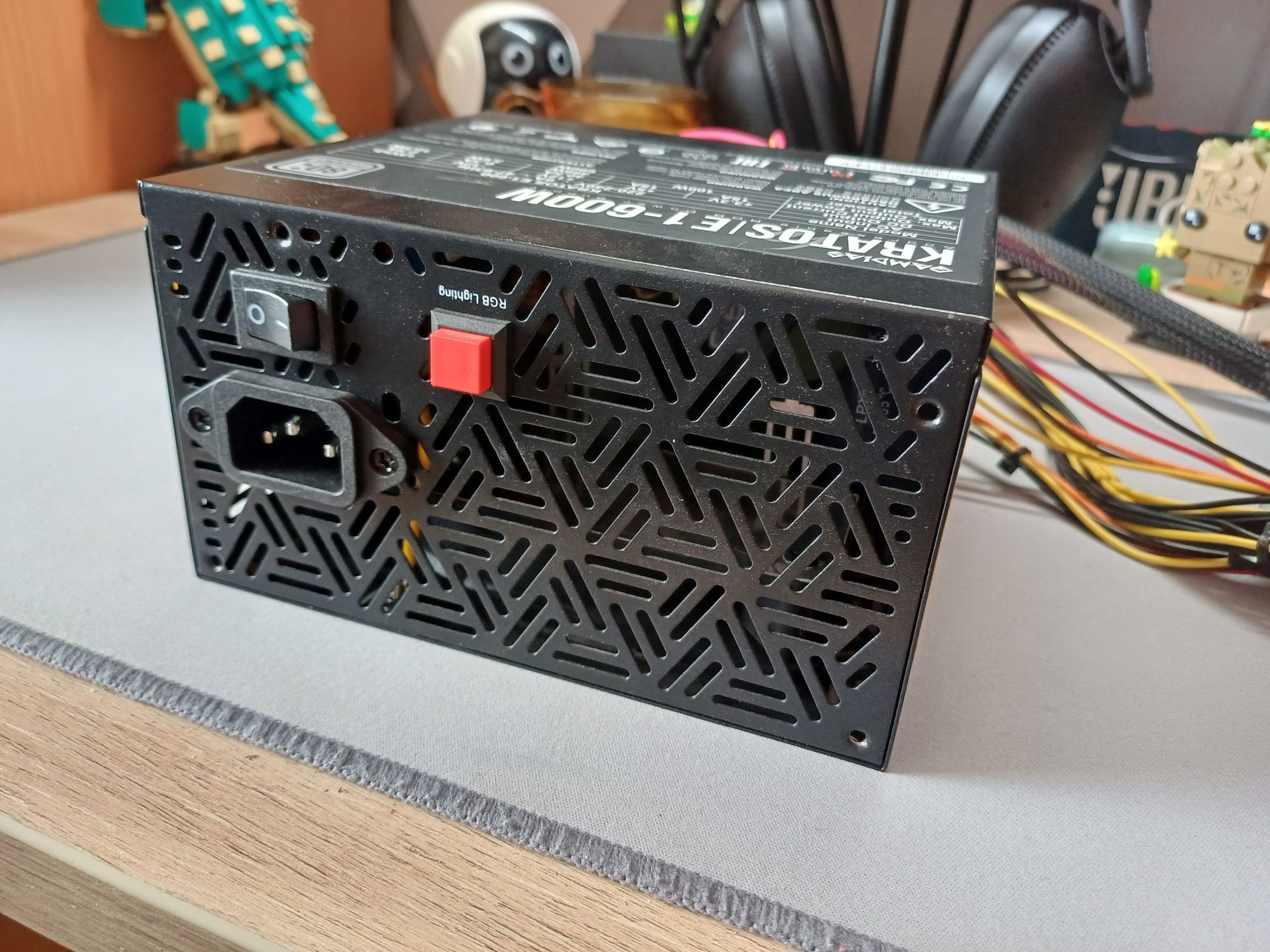 Захранване Gamdias KRATOS E1-600, 600W, с RGB подсветка