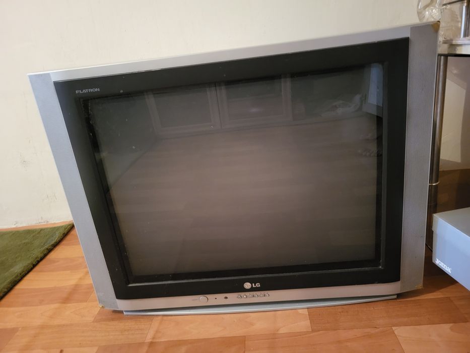 Продам два телевизора марки LG