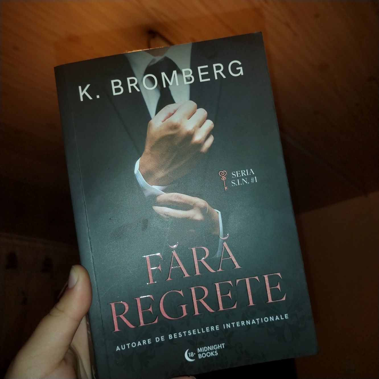 Cărți :"Fără Regrete" și "Cu o Condiție"