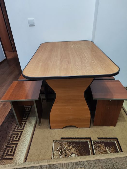 СТОЛ + табуретки 4 шт, В ОТЛИЧНОМ состоянии