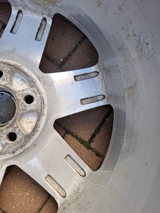 Volvo jante de vanzare plus cauciucuri