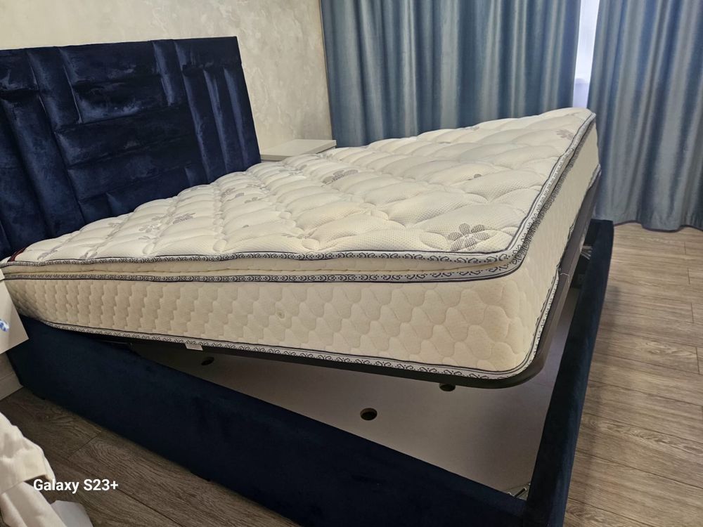 Pat tapitat cu saltea relaxa si lada de depozitare nou