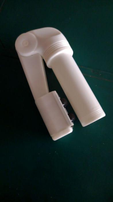 Продавам домашен масажор на батерии,
подходящ и