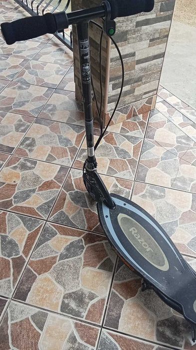 Vând trotineta electrica