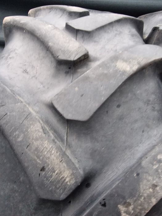 CAUCIUCURI agricole 14.9R24 (380/85R24) marca Continental
