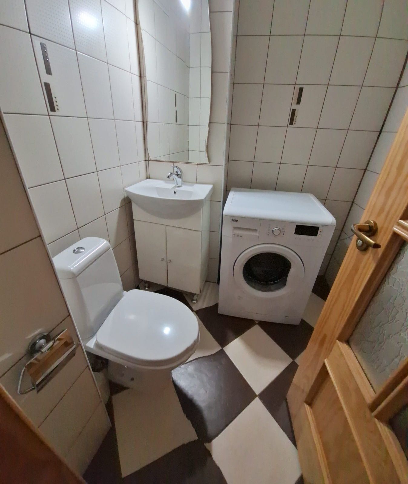 Vând apartament cu 4 camere în Câmpeni