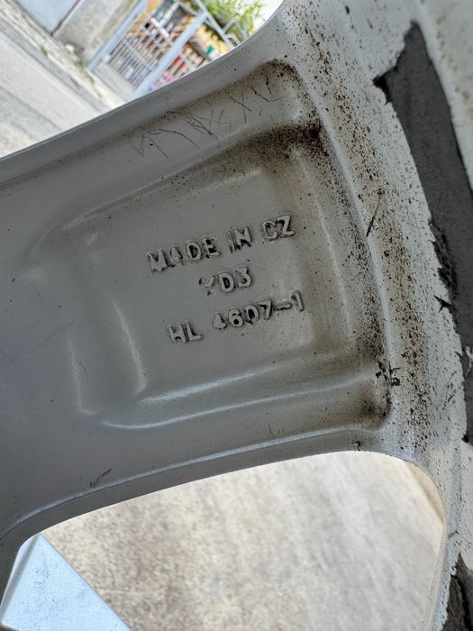 Оригинални 16 цола джанти Skoda 205/55/16 с гуми Dunlop