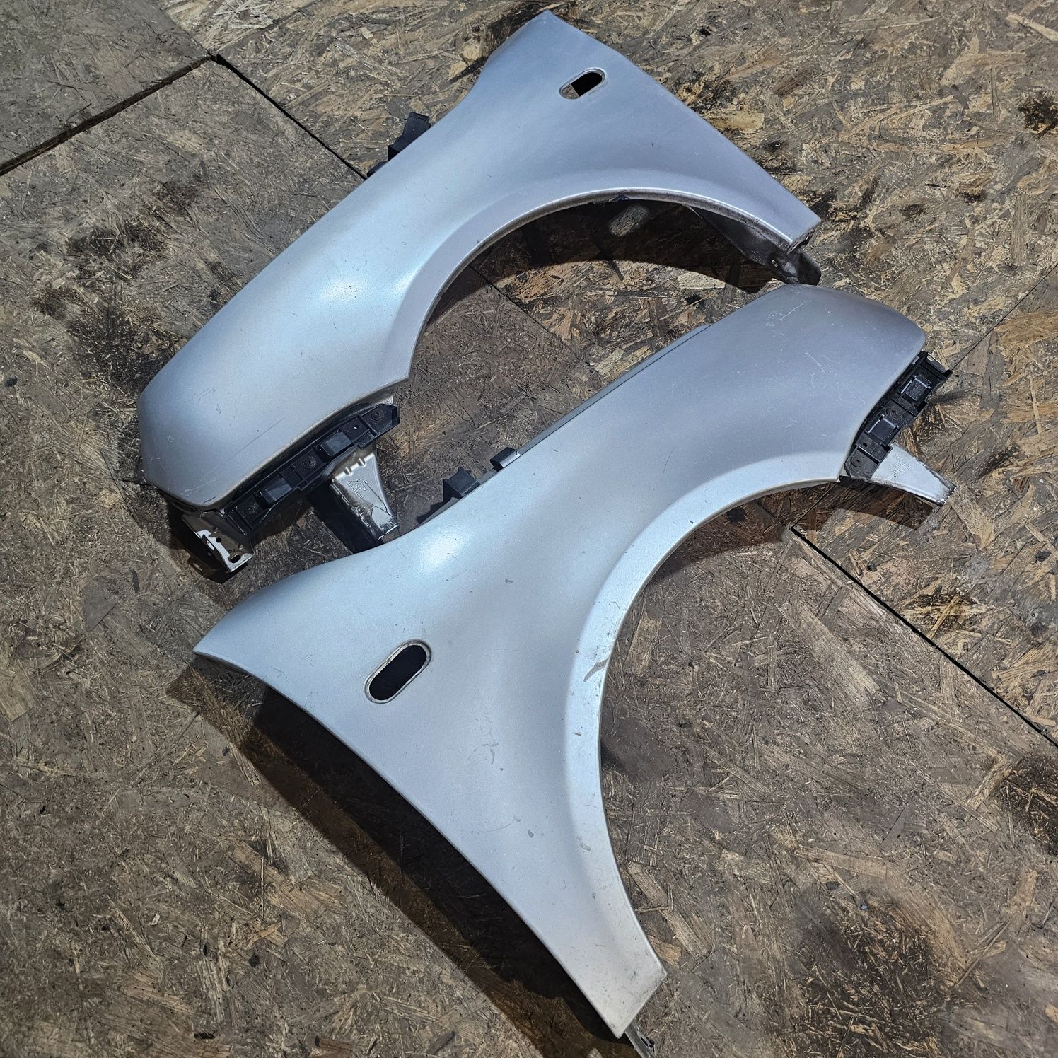 Aripa fata stanga / dreapta originala Volkswagen Lupo 3L (aluminiu)