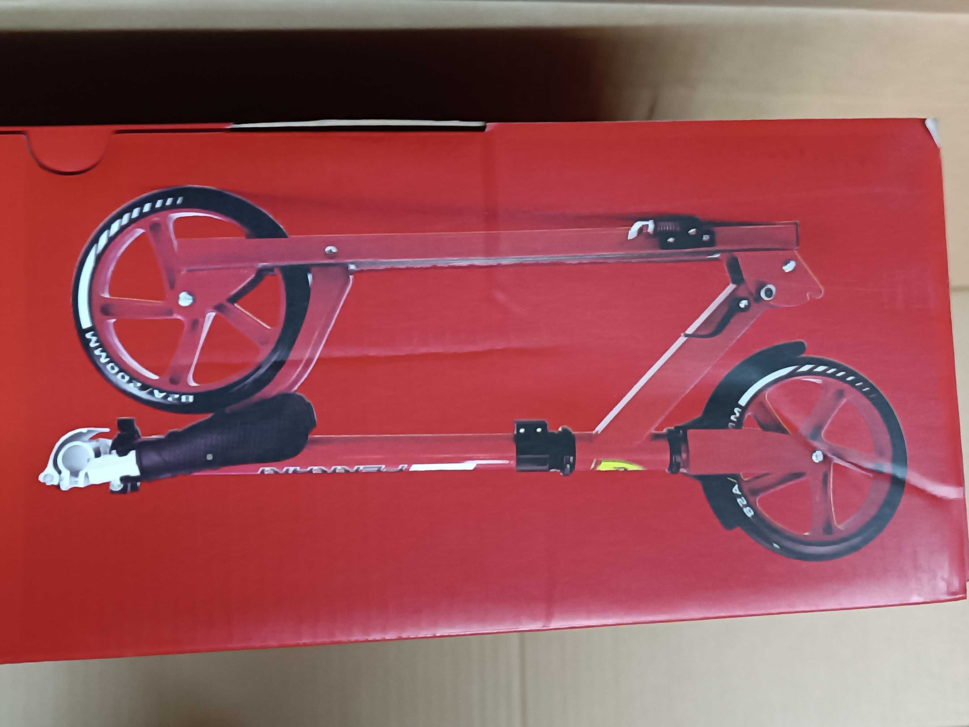 FERRARI  скутер за деца 8+ и възрастни