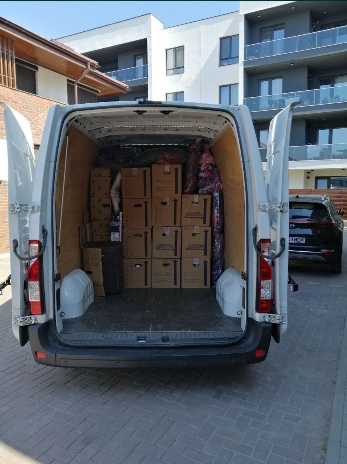 Mutari mobila bagaje/închiriere dube/dube fără sofer