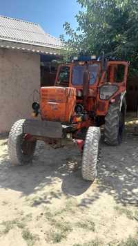 Traktor t40 qizil