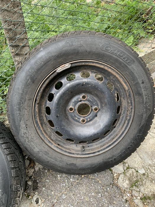 2 Бр. Зимни гуми с джанти 195 65 15 от AUDI80