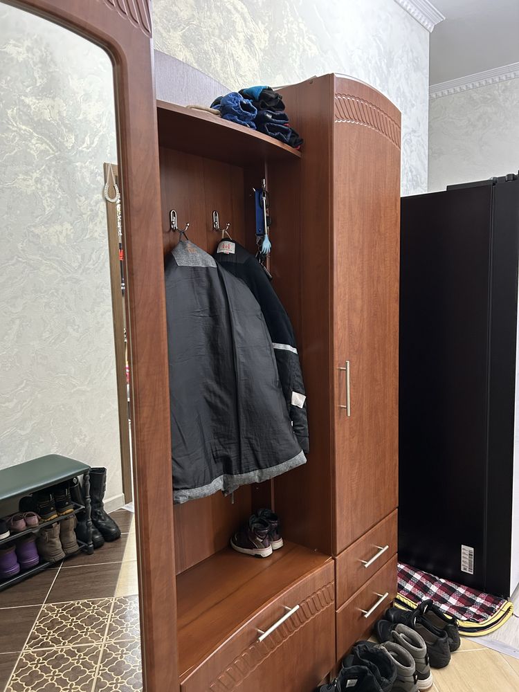 Шкаф на прихожую СРОЧНО
