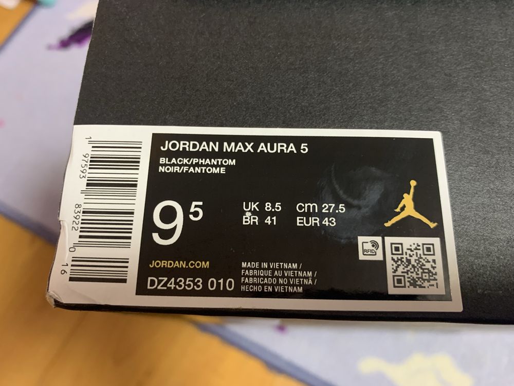 Nike Jordan Max Aura 5  - размер 43 - 27.5 см.стелка.