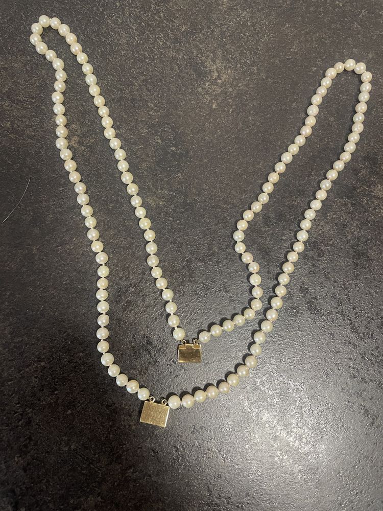 Perle naturale cu încuietoarea de aur de 18 k si patru diamante 0,10 k