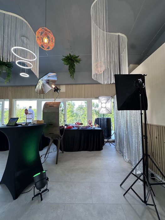 Cabina Foto Just Smile Iasi, platforma 360, fumul greu valsul mirilor