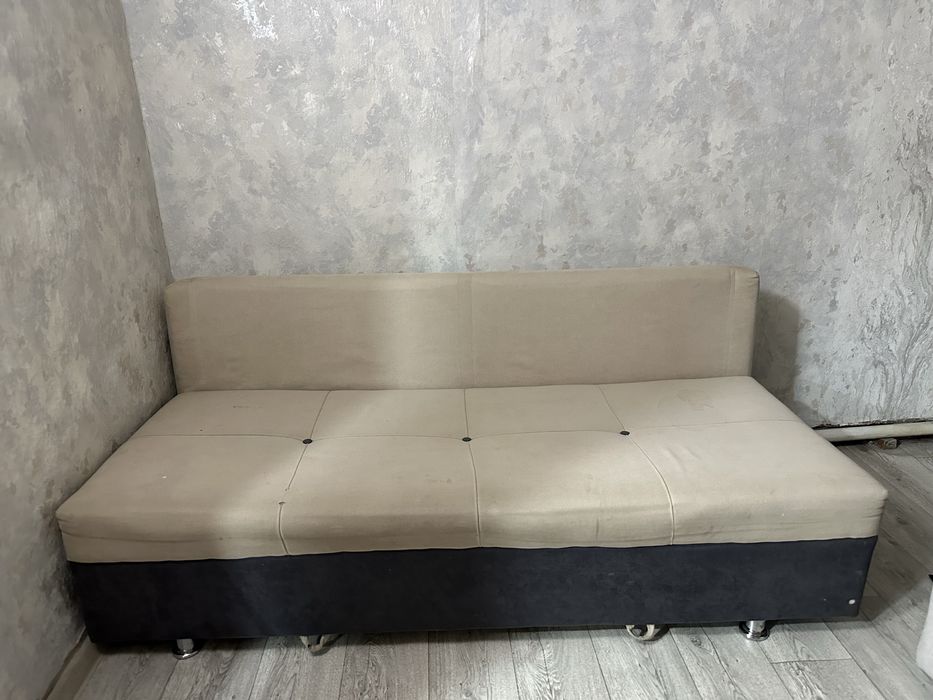 Продам диван в нормальном состоянии