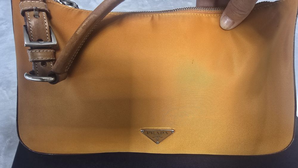 Geanta umar Prada Re-Edition 2000 cloth+piele,orange,impecabila,cutie.