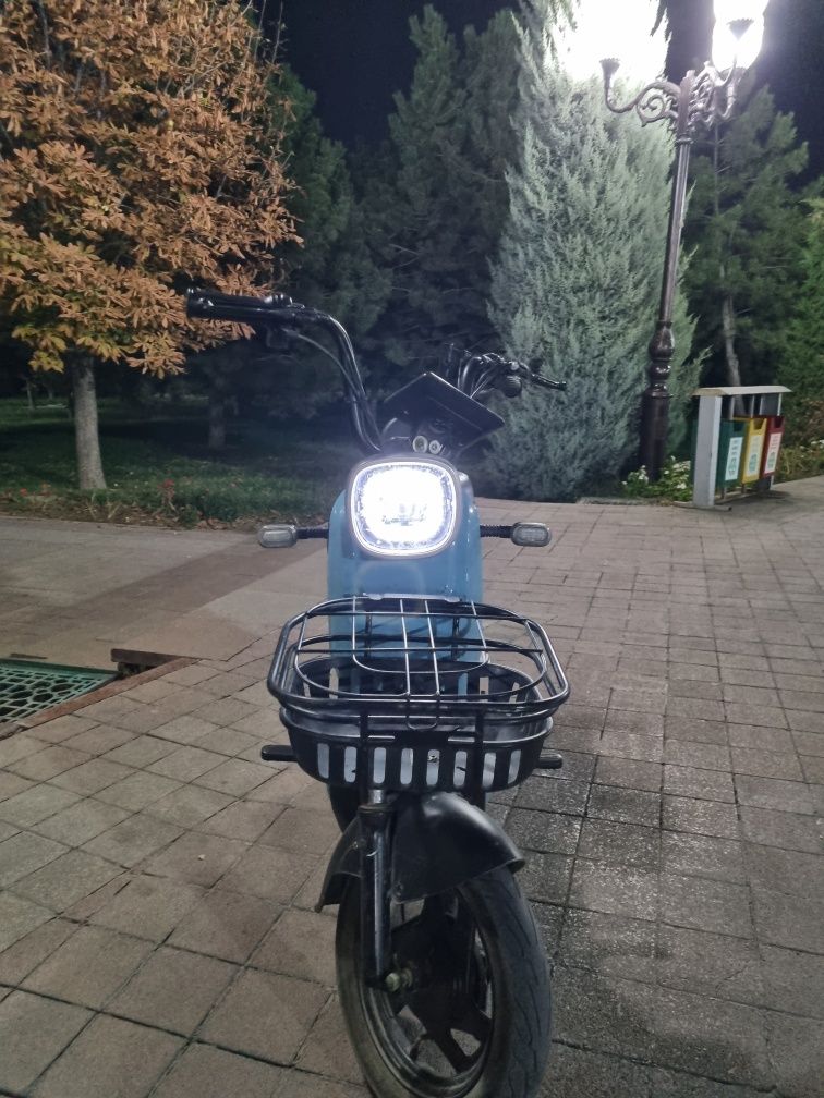 Electro skuter sotiladi