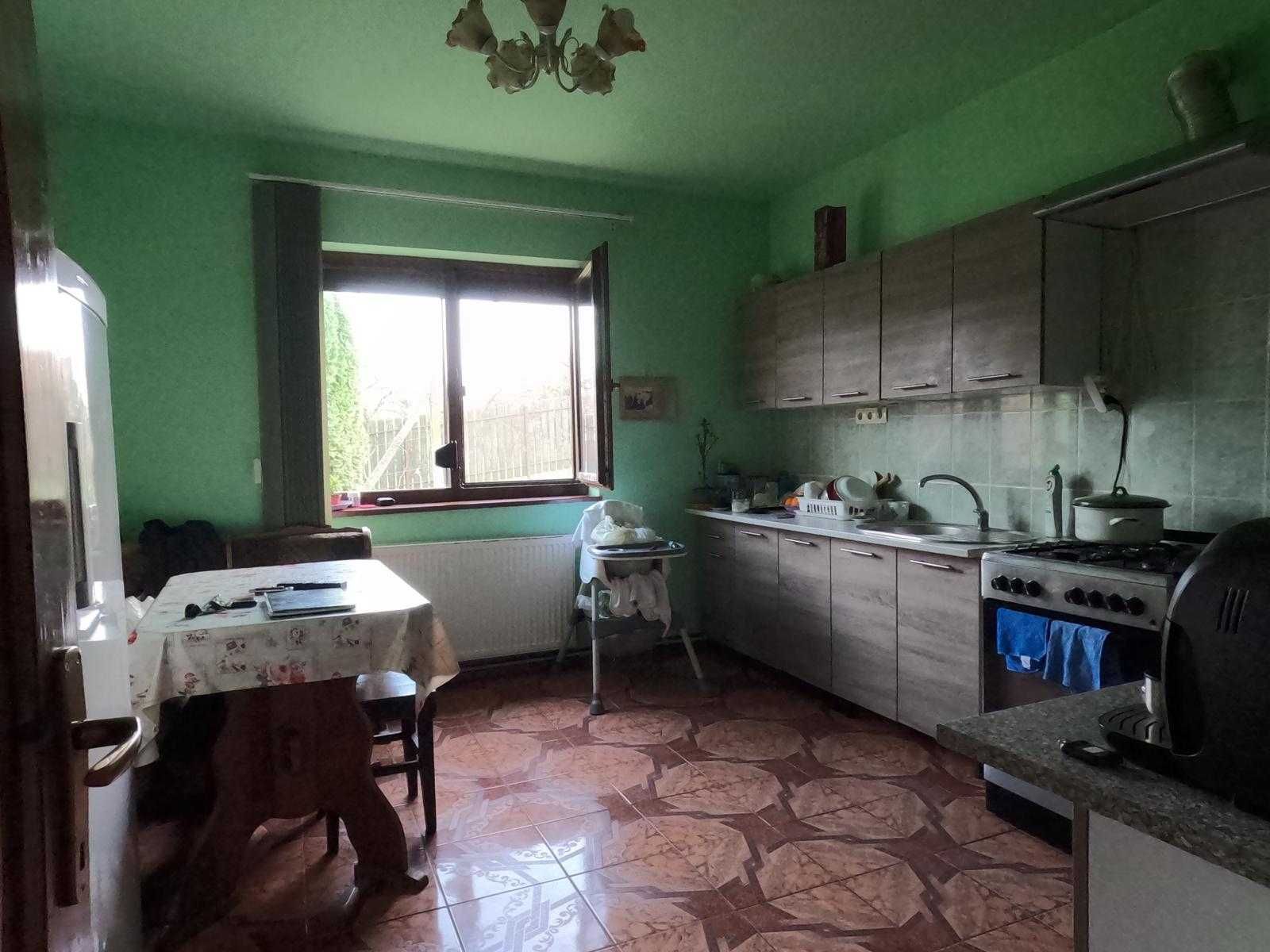 Casa cu 2 camere, 112 mp , teren 4562 mp, la 25 km de Targu Mures