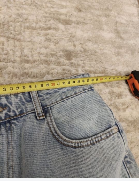 Blugi evazati marimea 40 sunt superbi