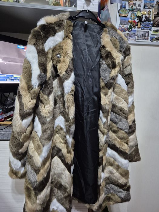 Меховая шуба из эко меха.