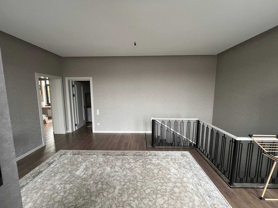 Коттедж. Евроремонт. Хайтек. ! СРОЧНО !