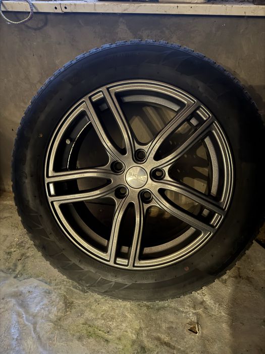 Продам диски с зимними шинами б.у. 215/60/17