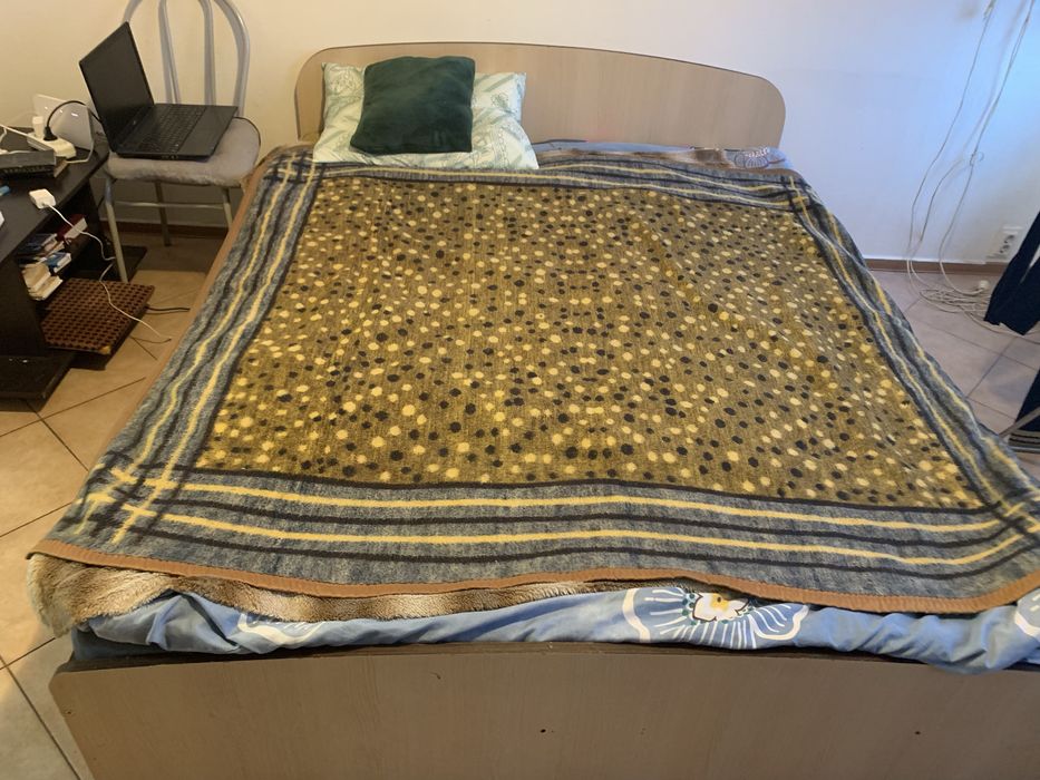 Vind pat cu 2 saltele e foarte tare are 2 m lungime si 163 latime