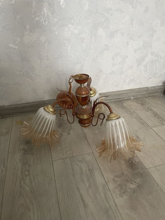 Продам люстру в хорошем состоянии