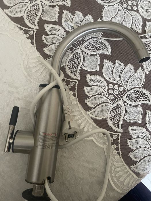 Vand robinet pentru apa calda istant