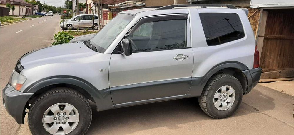 Vand Mitsubishi Pajero | 5 locuri 2004 | Autoutilitara | Proprietar