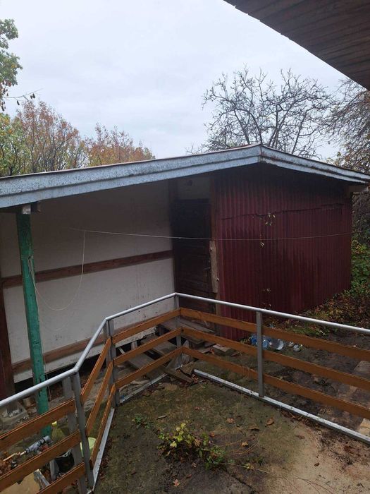 Парцел с постройка в село Кошарица