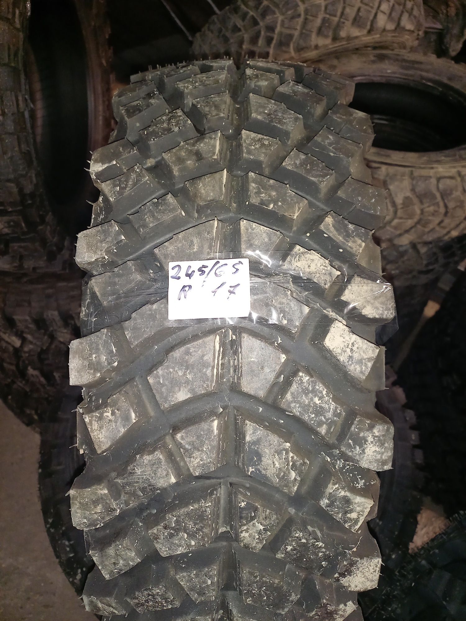 Anvelope off road 245/65R 17.