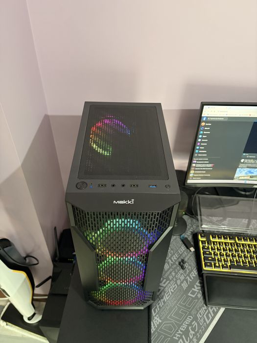 Настолен RGB Гейминг компютър и монитор Гаранционна видеокарта