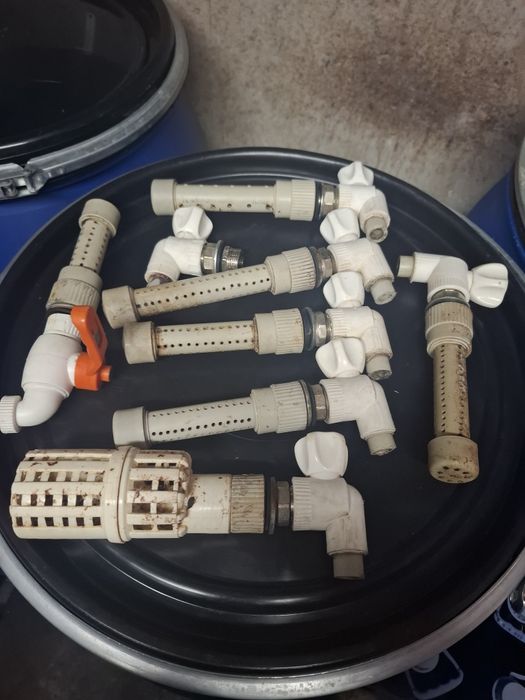 Продавам канелка за бидон 1/2