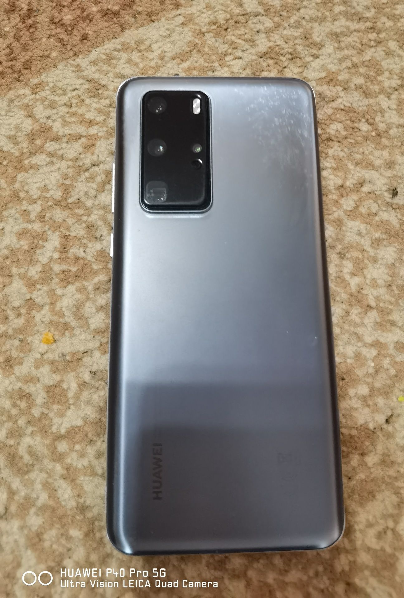 Продавам Huawei P40 Pro със счупен дисплей и гаранция