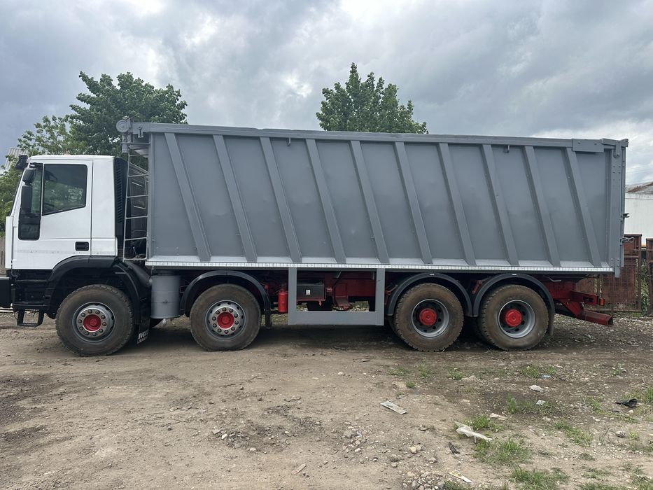 Vand sau schimb iveco trakker eurocargo  8x4 basculabil