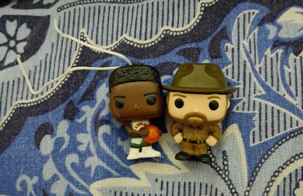 Продам 2 фигурки из осд( Хоппер, Лукас)