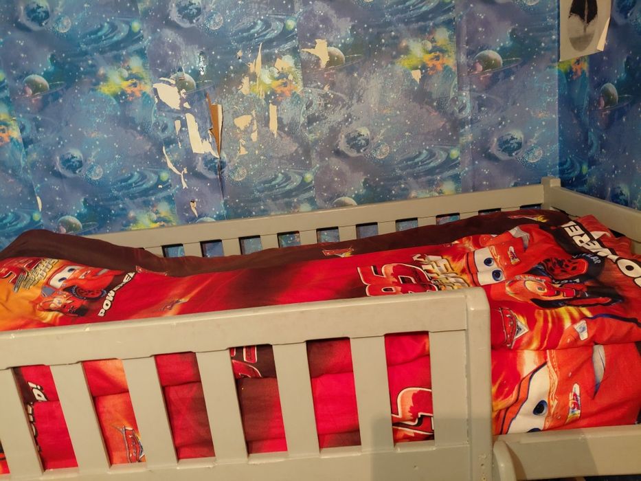 Продам двухярусную кровать из дерева дуба