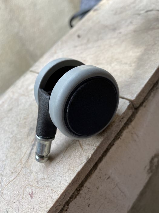 vand roti pretul este de 6 lei bucata, negociabil