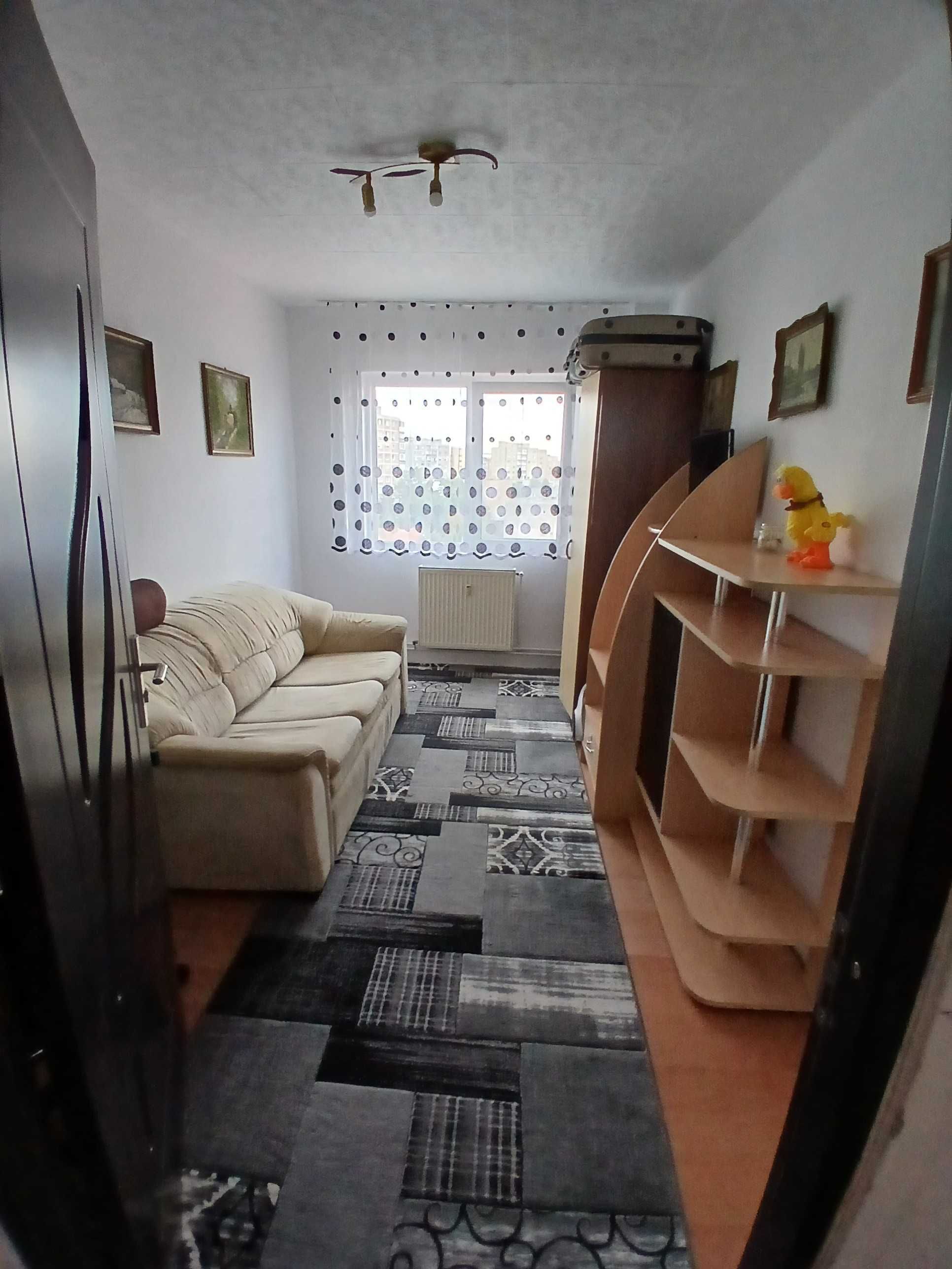 Vand apartament 3 camere decomandat