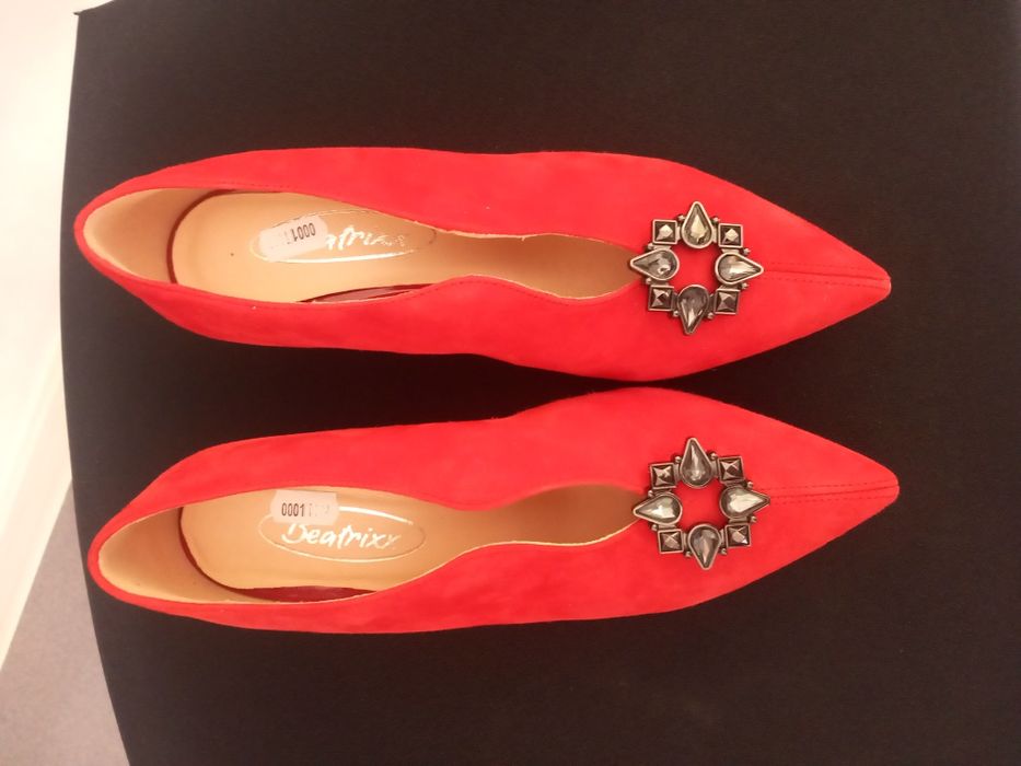 Pantofi rosii superbi/ sunt noi