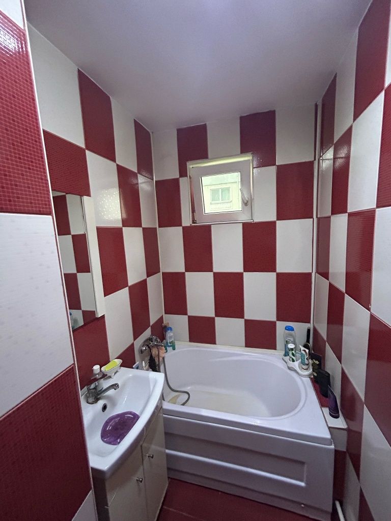 Vând apartament cu doua camere