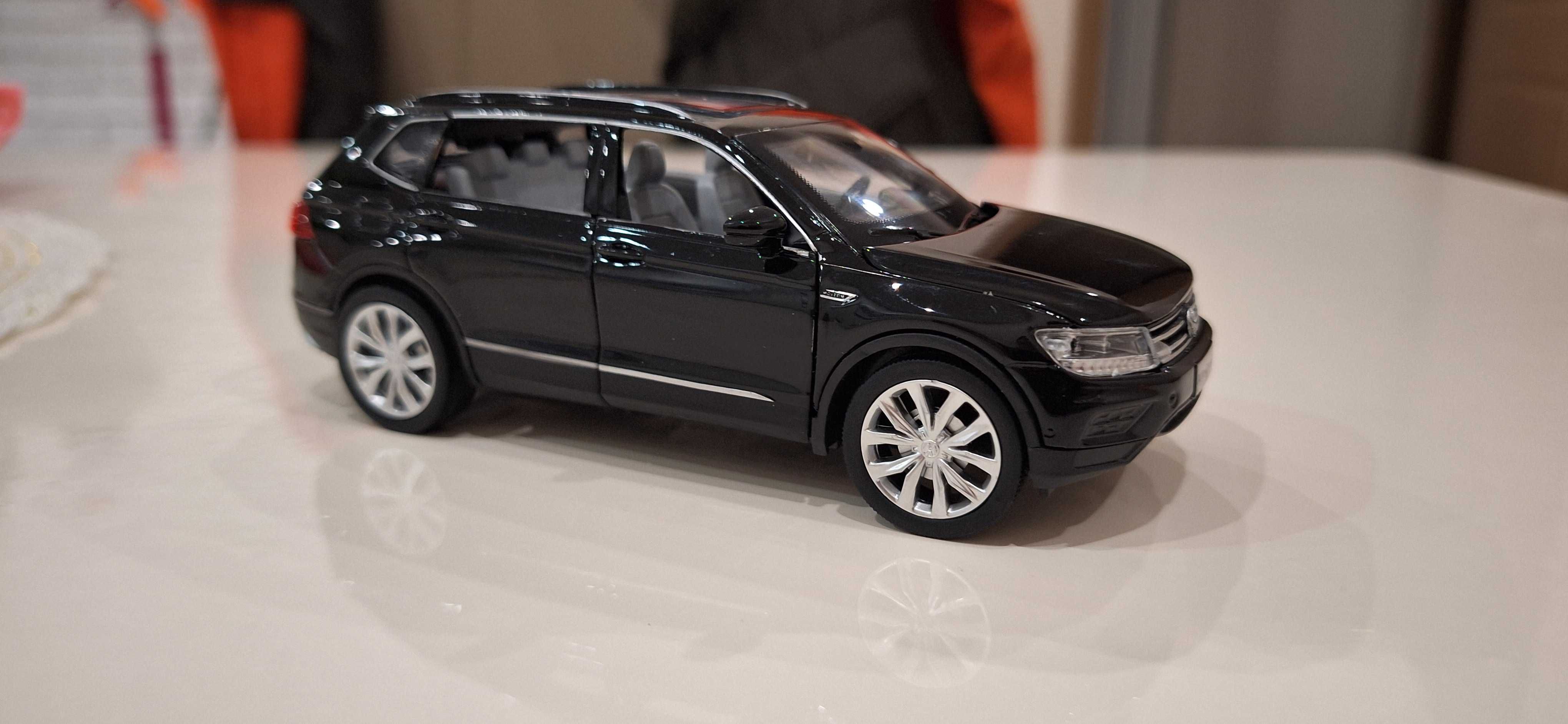 VW Tiguan 1:32 с отваряеми врати, капак, светещи фарове и стопове